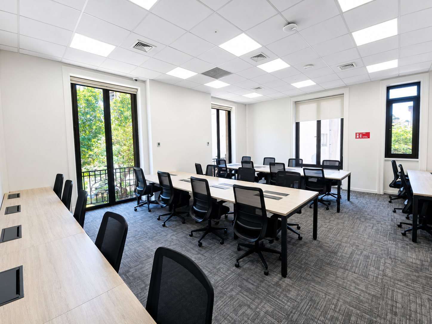 Sala de reunión habilitada en Clínicas ACHS Salud