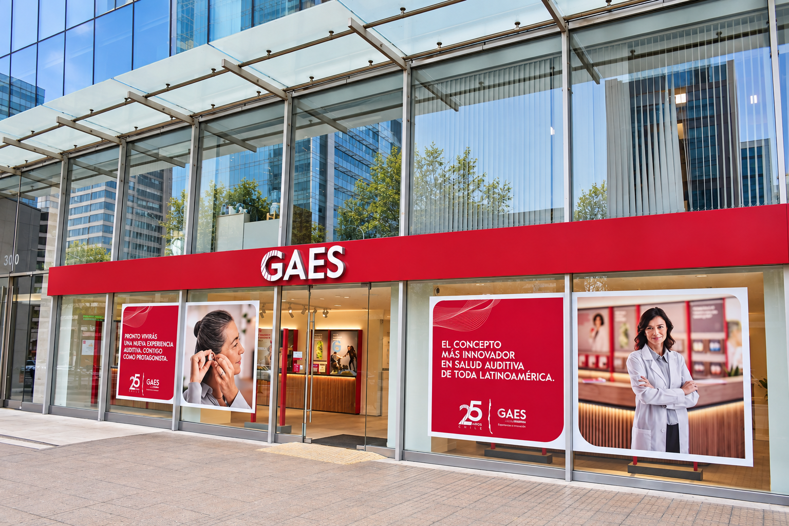 Fachada acristalada del proyecto GAES Apoquindo en Las Condes