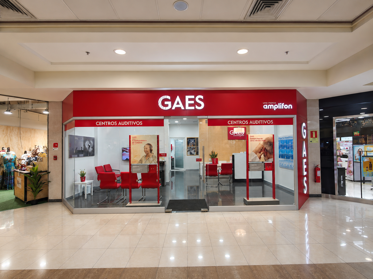 Fachada de local GAES dentro de un centro comercial