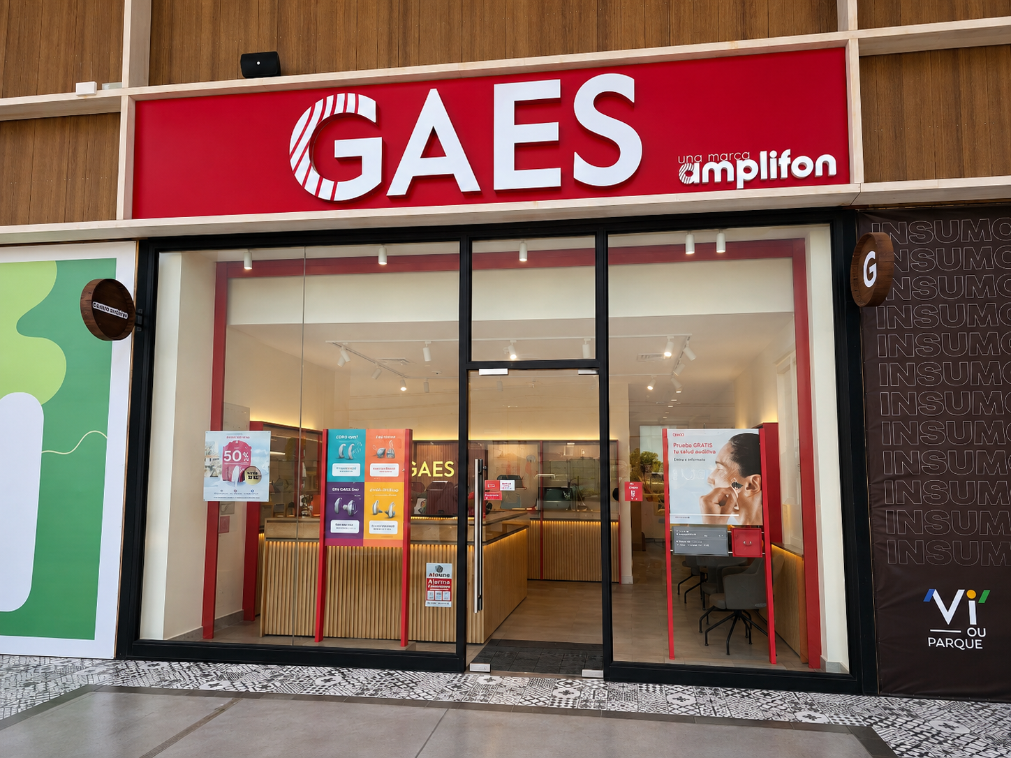Local GAES con acceso desde un paseo comercial